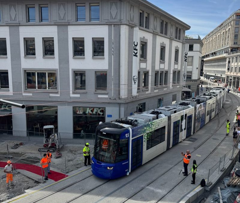 Arrivée du tram à la place de l&rsquo;Europe